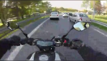Motosikletli trafik magandası!