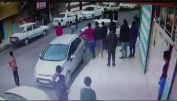 İki aile arasında kavga kamerada: 8 yaralı
