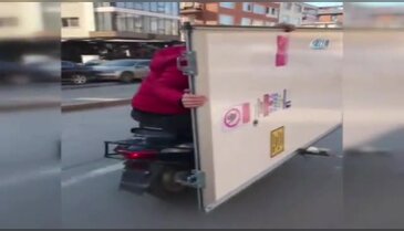 Motosikletle akılalmaz görüntü