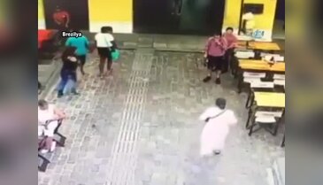 Uçan fare kadının üstüne düştü
