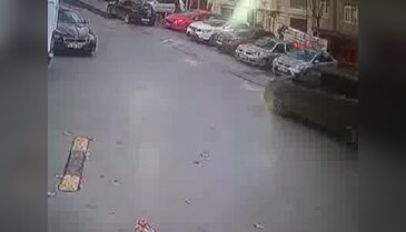 Bıçakla saldırdı dakikalarca dayak yedi! Çevredekiler haklı bulunca...