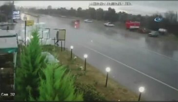 Ölümlü kazadan kıl payı kurtuldu