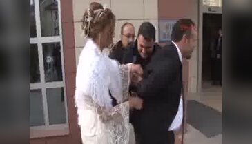 Gelinden damada ters kelepçe