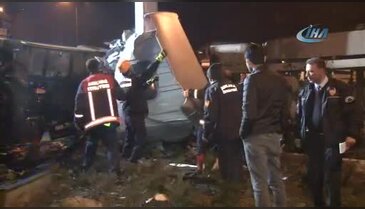 Freni boşalan alçı yüklü tır devrildi: 1 ölü