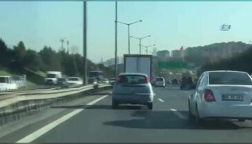Makas atan kamyonet sürücüsü kamerada