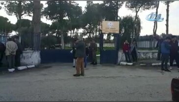 Öğrenciler veli toplantısı öncesi okul müdürünü vurdu