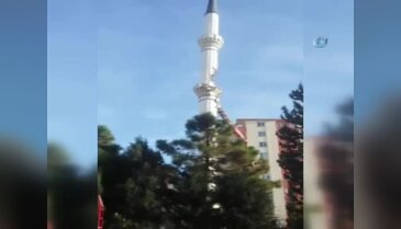 Minarenin yıkım anı kamerada