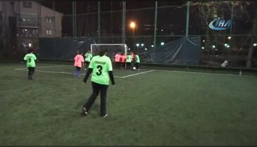 Bursalı kadınlardan kuralsız futbol