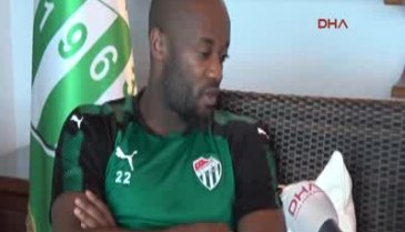 Bursasporlu futbolcu Kembo: "Türkiye stadyumlardaki ambianslarıyla tanınıyor"