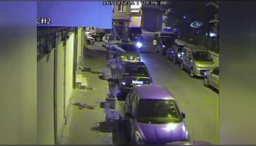 Eğlenerek motosiklet çalan hırsız kamerada