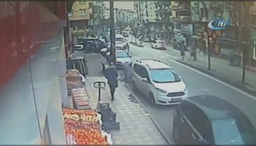 Bursa'da motosikletin çarptığı çocuk havaya fırladı!