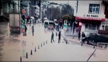 Yola atladı canından oldu
