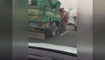 Pes dedirten görüntü! Lastiği parçalandı ama...
