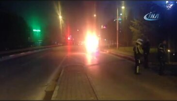 Bursa'da trafikte canı sıkıldı, aracını yaktı
