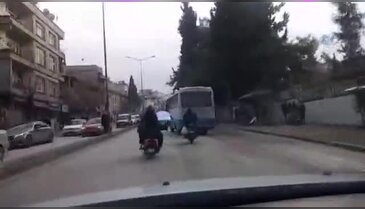 5 kişilik aile bir motosiklette