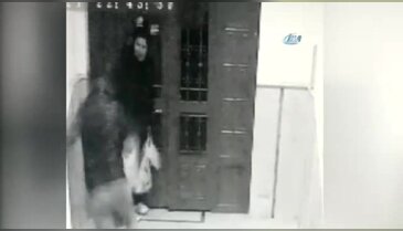 Arkadaşını kendi karısına satırla saldırttı