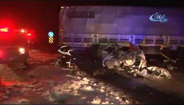 U dönüşü yapan TIR'a çarptı: 1 ölü, 3 yaralı