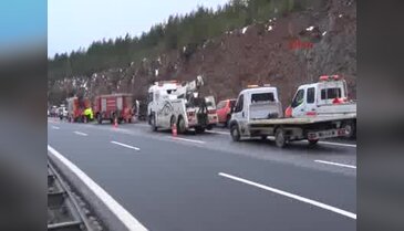 Ankara-İstanbul yolunda Bursa plakalı yolcu otobüsü devrildi!