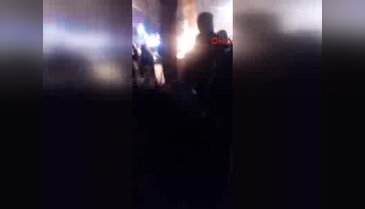 İran'da göstericiler 'İran Cumhuriyeti' istiyor
