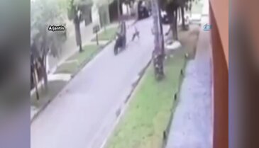 Soyguncu motosikletiyle küçük çocuğa çarptı