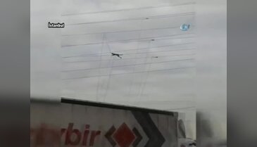 'Örümcek Adam'ı andıran işçiler kamerada
