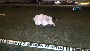 Bursa'da caddede yürüyen yayaya araba çarptı, 1 kişi hayatını kaybetti