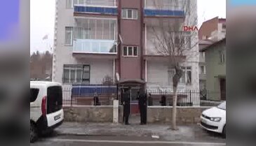 Evinde 10 yerinden bıçaklanarak öldürüldü