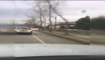 Aracın camından çıkan tahtalar trafiği tehlikeye soktu