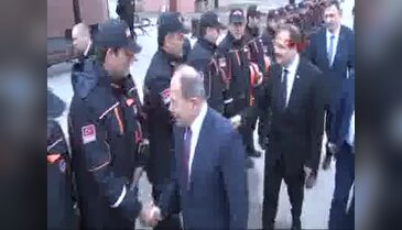 Başbakan yardımcılarının zor anları! 7.2 büyüklüğünde depremi...