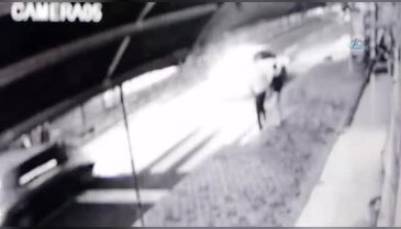 4 yaşındaki çocuk otomobilin altında kaldı