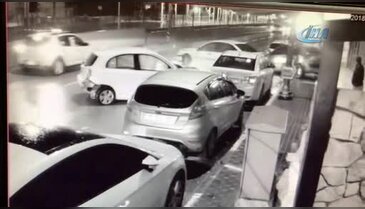 Bursa'da 9 aracın karıştığı zincirleme trafik kazası güvenlik kamerasında!