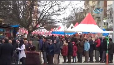 Trabzonlular Bursa'da 1 ton ücretsiz hamsi dağıttı