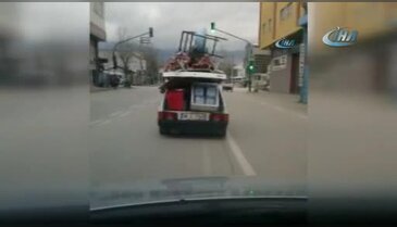Bursa'da evini aracında taşıdı