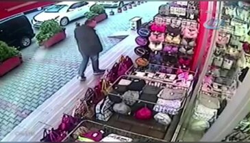 Kadın giyim mağazasındaki hırsızlık kamerada