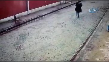 Balkondan düşen fırın az daha öldürüyordu