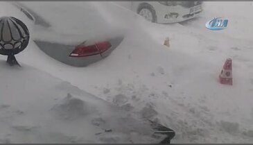 Bursa Uludağ'da kar fırtınası! Dağ köylerine ulaşım sağlanamıyor