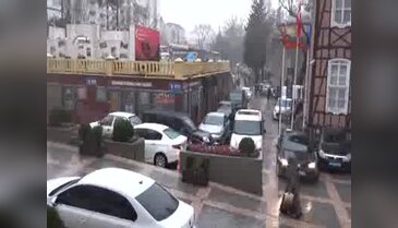 Bursa kent merkezine ilk kar yağdı