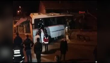 İşçi servisi eve daldı: 4 ölü, 2 yaralı