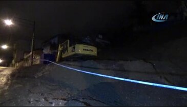 Bursa'da toprak kayması yüzünden 10 ev tahliye edildi