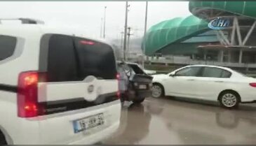 Bursa'da demir yığını araçla trafikte gezdi