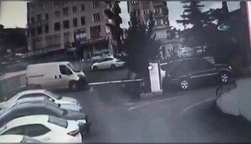 Araç köprüden böyle uçtu