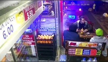 Hainlerden şehrin ortasında gençlere isyan ettiren dayak!