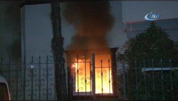 Kısa devre yapan klima apartman dairesini küle çevirdi