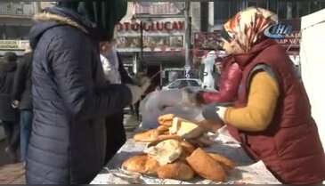 Bursa'da bedava hamsi izdihamı!