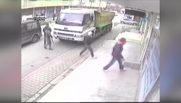 Gündüz herkesin gözü önünde dükkanı soydular