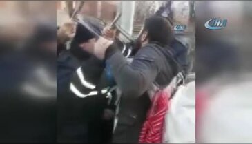 Atık kağıt toplayan gençle zabıtanın tartışması kamerada
