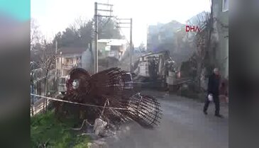 Bursa'da mahalledeki çatlaklar gün ağarınca ortaya çıktı - 2