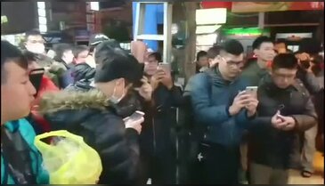 İşe aldığı model sokak satıcısını zengin etti