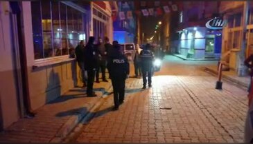 Eğlence merkezi önünde silahlı kavga!