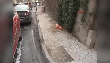 Kan donduran olay! Herkesin gözü önünde boğazını kesti...